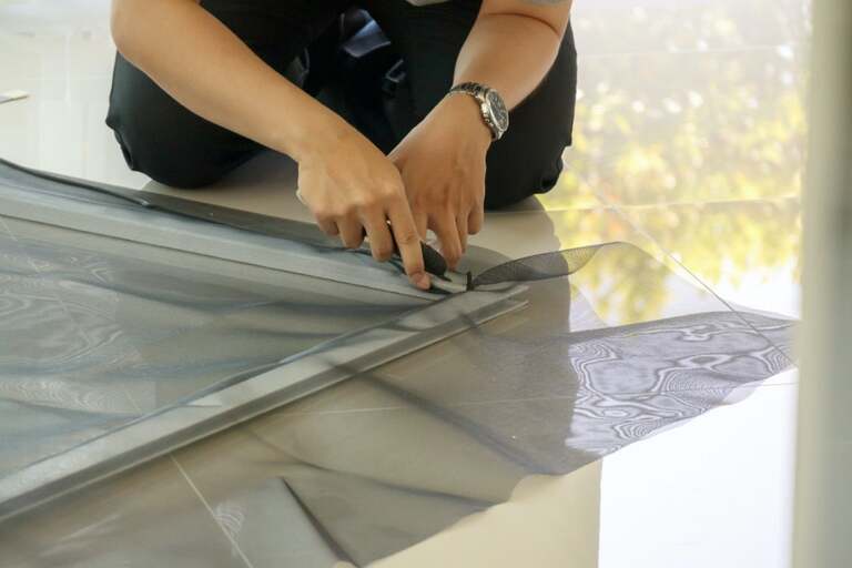 How To Change Window Screen